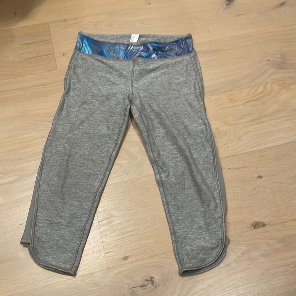 NEVER WORN IVIVVA SIZE 14 LEGGINGS WITH CUTE WAISTBAND!